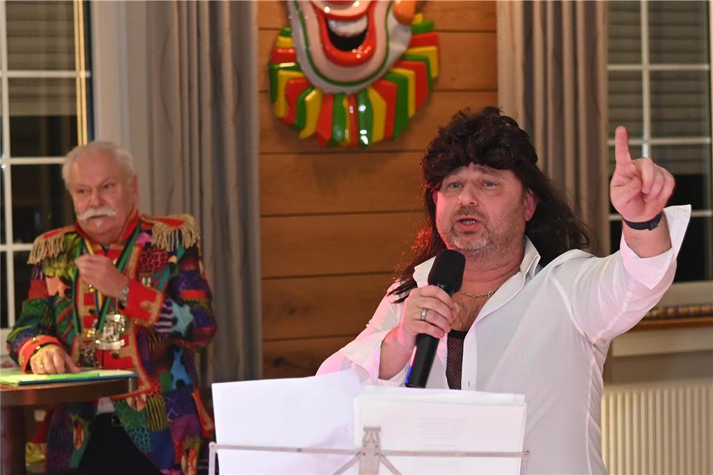 Das Festkomitee des Dorstener Karnevals feierte am Samstagabend ausgelassen und mit tollem Programm den „Kappenball“ in der Holsterhausener Gaststätte Adolf.