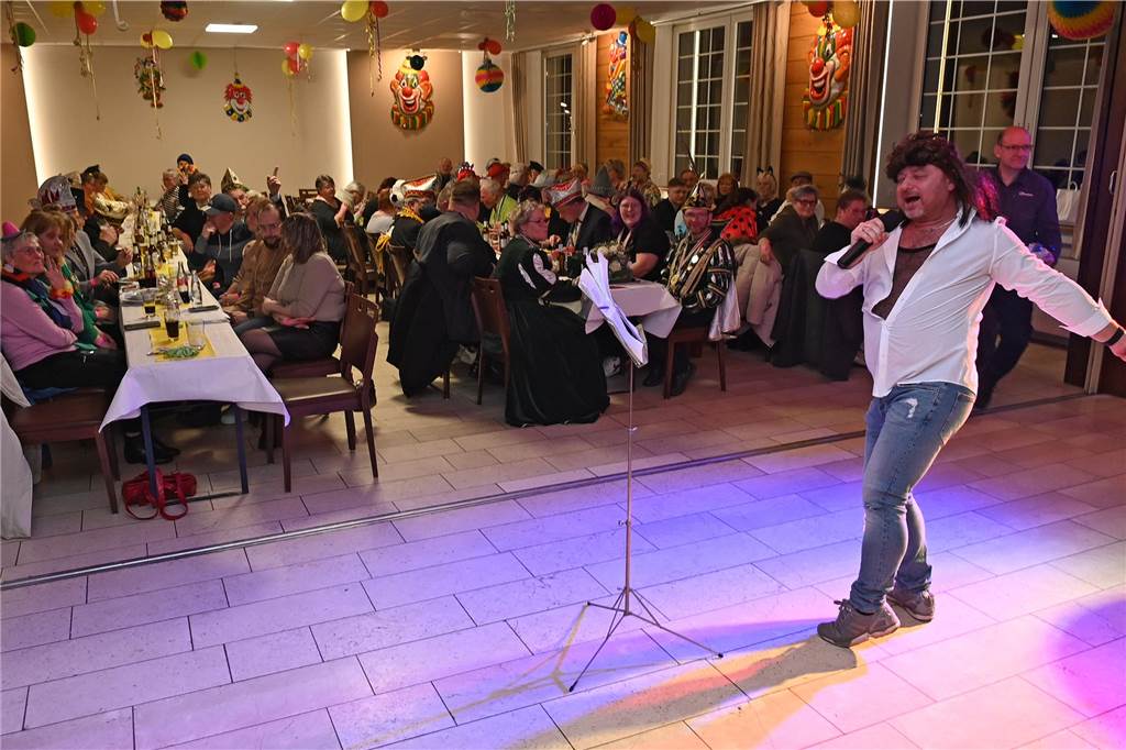 Das Festkomitee des Dorstener Karnevals feierte am Samstagabend ausgelassen und mit tollem Programm den „Kappenball“ in der Holsterhausener Gaststätte Adolf.