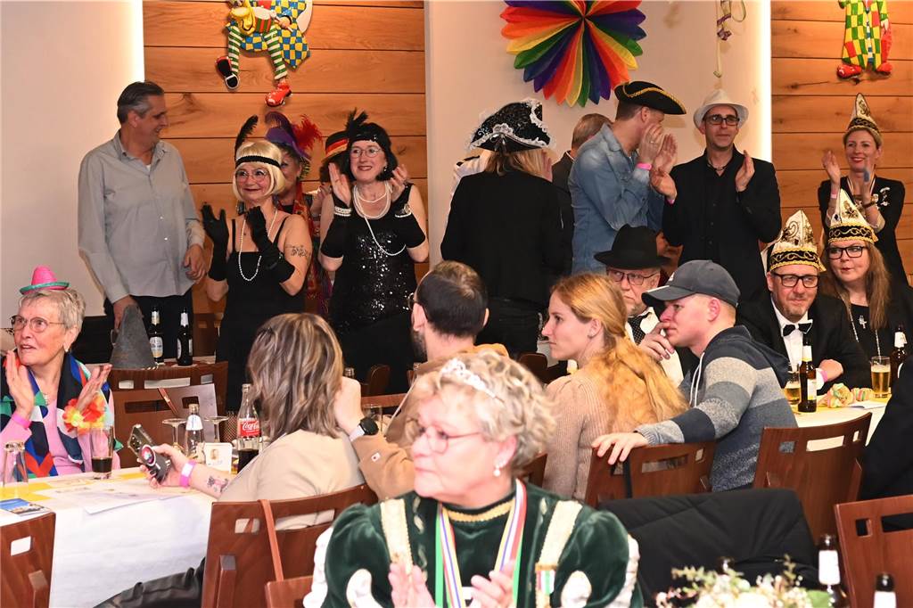 Das Festkomitee des Dorstener Karnevals feierte am Samstagabend ausgelassen und mit tollem Programm den „Kappenball“ in der Holsterhausener Gaststätte Adolf.