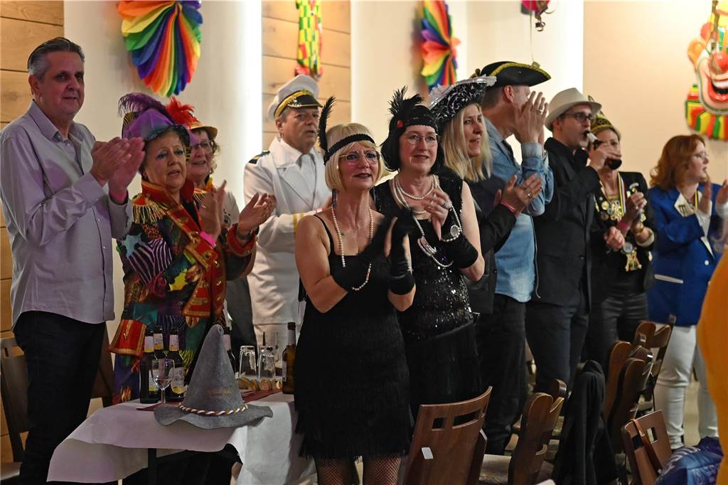 Das Festkomitee des Dorstener Karnevals feierte am Samstagabend ausgelassen und mit tollem Programm den „Kappenball“ in der Holsterhausener Gaststätte Adolf.