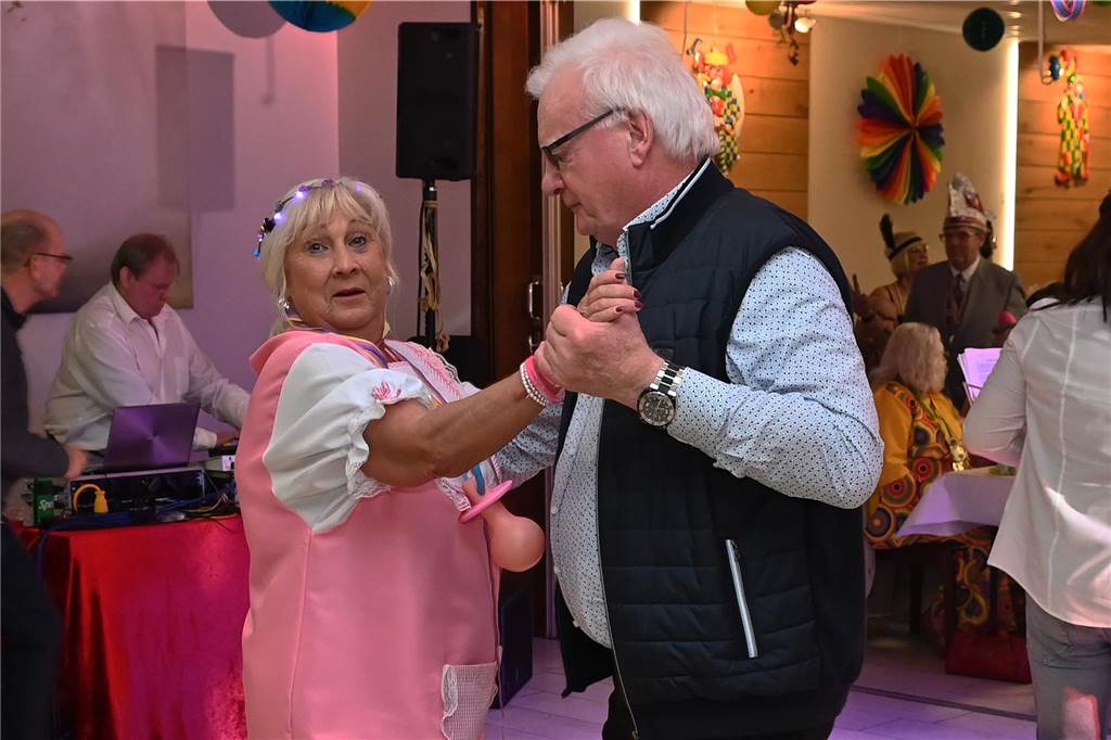 Das Festkomitee des Dorstener Karnevals feierte am Samstagabend ausgelassen und mit tollem Programm den „Kappenball“ in der Holsterhausener Gaststätte Adolf.