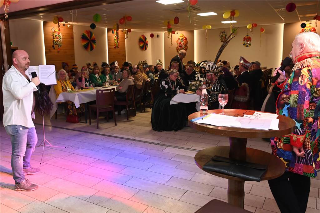 Das Festkomitee des Dorstener Karnevals feierte am Samstagabend ausgelassen und mit tollem Programm den „Kappenball“ in der Holsterhausener Gaststätte Adolf.