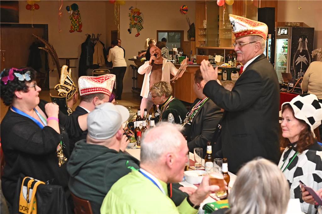 Das Festkomitee des Dorstener Karnevals feierte am Samstagabend ausgelassen und mit tollem Programm den „Kappenball“ in der Holsterhausener Gaststätte Adolf.