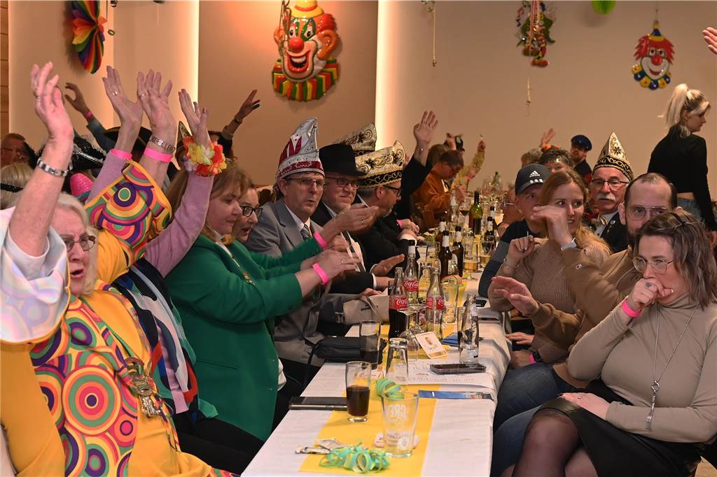 Das Festkomitee des Dorstener Karnevals feierte am Samstagabend ausgelassen und mit tollem Programm den „Kappenball“ in der Holsterhausener Gaststätte Adolf.