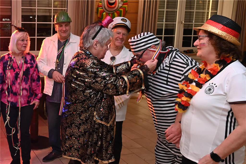 Das Festkomitee des Dorstener Karnevals feierte am Samstagabend ausgelassen und mit tollem Programm den „Kappenball“ in der Holsterhausener Gaststätte Adolf.