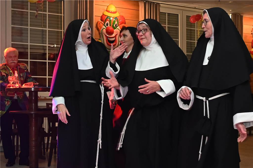 Das Festkomitee des Dorstener Karnevals feierte am Samstagabend ausgelassen und mit tollem Programm den „Kappenball“ in der Holsterhausener Gaststätte Adolf.