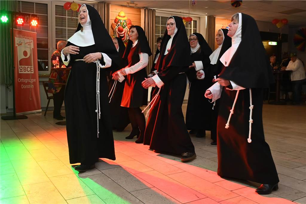 Das Festkomitee des Dorstener Karnevals feierte am Samstagabend ausgelassen und mit tollem Programm den „Kappenball“ in der Holsterhausener Gaststätte Adolf.
