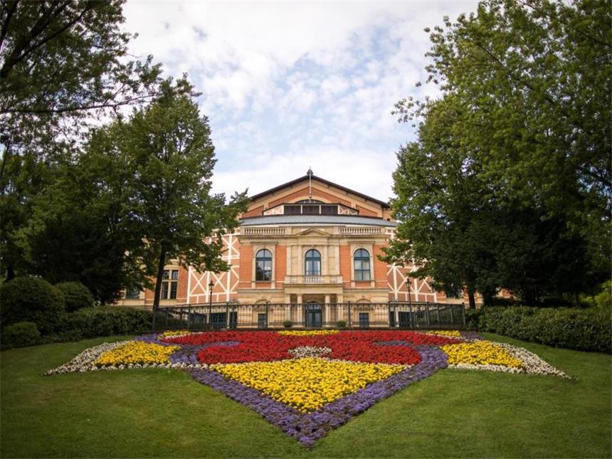 Das Festspielhaus in Bayreuth wird 2026 150 Jahre alt. Bis dahin soll die Sanierung abgeschlossen sein. 