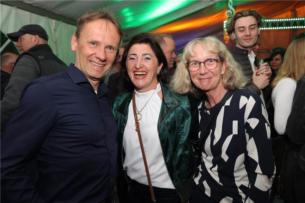 Das Festzelt zum Tanz in den Mai in Ascheberg war gut besucht. Die Stimmung war ausgelassen.