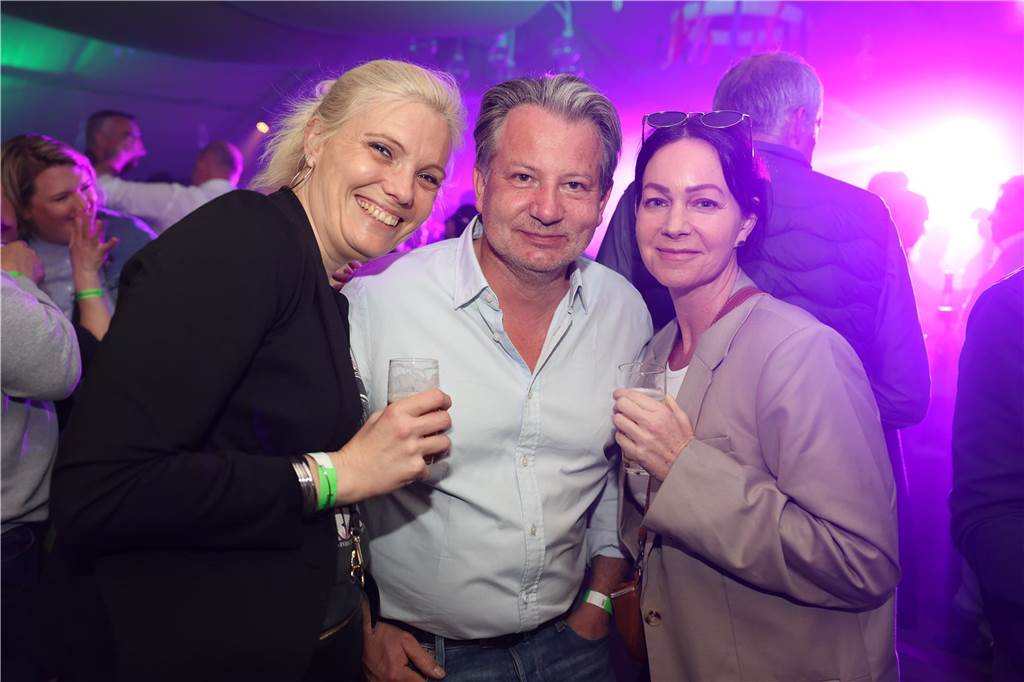 Das Festzelt zum Tanz in den Mai in Ascheberg war gut besucht. Die Stimmung war ausgelassen.