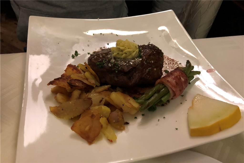Der Domhof in Nordkirchen: Reichhaltige Speisenkarte und gediegene Atmosphäre Das Filetsteak