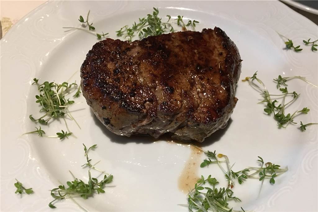 Die Haarmühle bietet rustikale Sattmacher in einem einzigartigen Ambiente Das Filetsteak war gut zubereitet und von bester Qualität. Ein Traum für Fleischliebhaber.