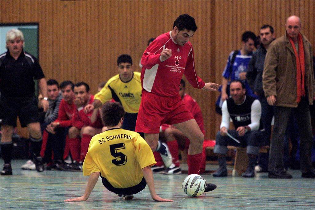 Das Finale 2006 war ein Krimi und endete mit einem 6:4 (4:4/2:4) nach Verlängerung für den SV Yeni Genclik gegen die Spvg Schwerin.