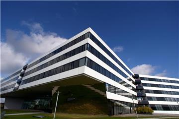 Das Firmengebäude „Laces“ am Firmensitz des Sportartikelherstellers adidas AG in Herzogenaurach (Bayern). Foto: Daniel Karmann