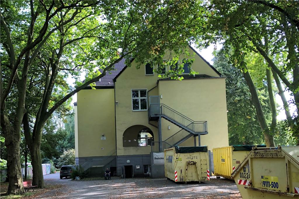 Ukraine-Krieg bremst Sozial-Ökologisches Zentrum in Dortmund aus Das Flüchtlingsheim Derne - die ehemalige Dependance der Dietrich-Bonhoeffer-Grundschule - ist (wieder) zum Flüchtlingsheim geworden