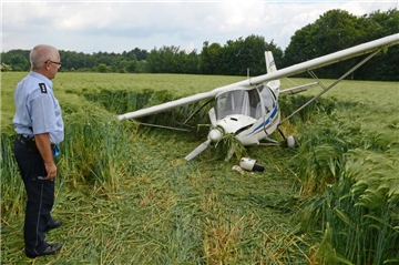 Das Flugzeug stürzte in ein Roggenfeld.