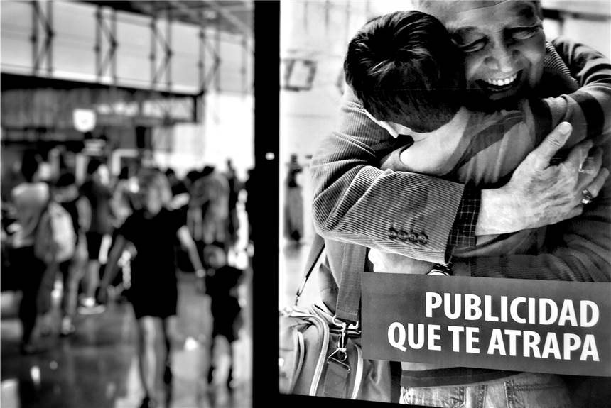 Fotograf sah die Passagiere von Flug 4U9525 - ein Gedanke beschäftigt ihn bis heute "Das Foto ,Last Hug. Germawings #4U9525' bildet meine Gefühle ab, die bei mir wegen dieser Tragödie aufkamen", sagt Ricardas Jarmalavicius. "Es bildet meine Erlebnisse ab, die ich erzählen wollte."