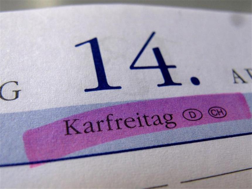 Verfassungsgericht kippt strikten Feiertagsschutz Das Foto zeigt das Kalenderblatt mit dem Karfreitag am 14. Aril 2017. Foto: Stephan Jansen