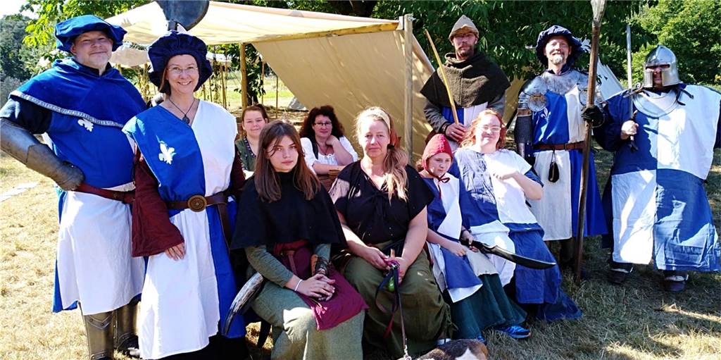 Mittelalterliche Ritter beim Herbstfest am Kirchhellener Heidhof Das fränkische Ritterlager sorgte beim Herbstfest für reichlich Spiel und Spaß.