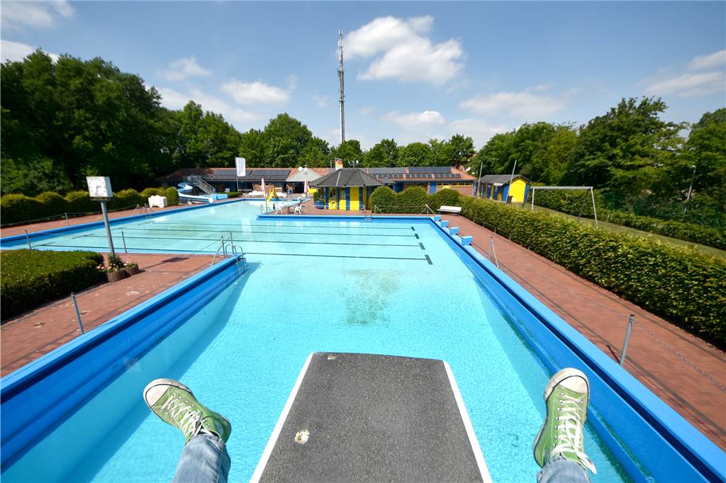 Ukraine-Krieg: Das Aquahaus startet erst im Juni mit der Freibadsaison Das Freibad Alstätte – hier eine Archivaufnahme – soll am 14. Mai öffnen. Dort schlagen die Heizkosten nicht ganz so extrem ins Gewicht, wie im Aquahaus. Auch haben die Alstätter ja keine Alternative wie das Hallenbad im Aquahaus.