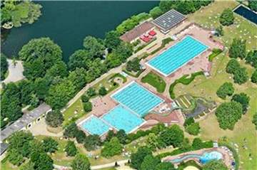 Das Freibad Cappenberger See neben dem eigentlichen Cappenberger See, in dem das Baden verboten ist, ist Jahr für Jahr ein Besuchermagnet.