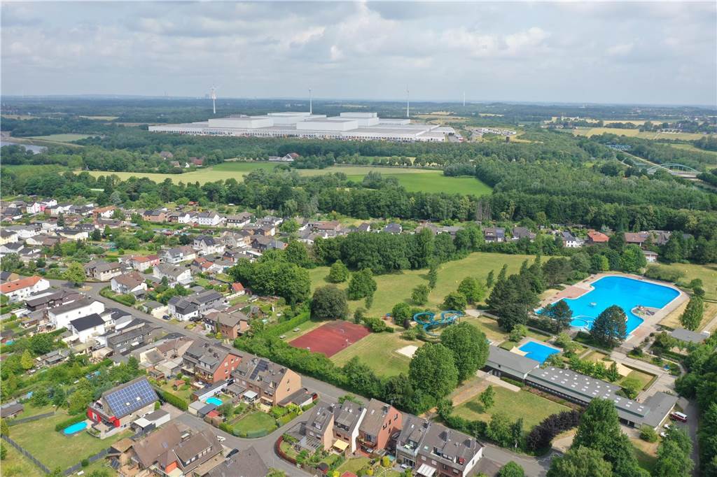 Dortmunder wehrt sich gegen Haltestelle vor seinem Eigenheim Das Freibad Hardenberg ist sehr beliebt und sorgt deshalb für viele Probleme im Stadtteil Deusen.