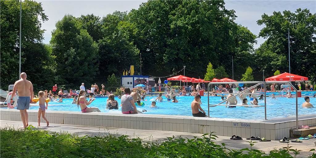 Hitze am Wochenende: Castrop-Rauxeler Freibad erwartet Saisonrekord Das Freibad "Parkbad Nord" erwartet am Samstag bis zu 3000 Gäste.