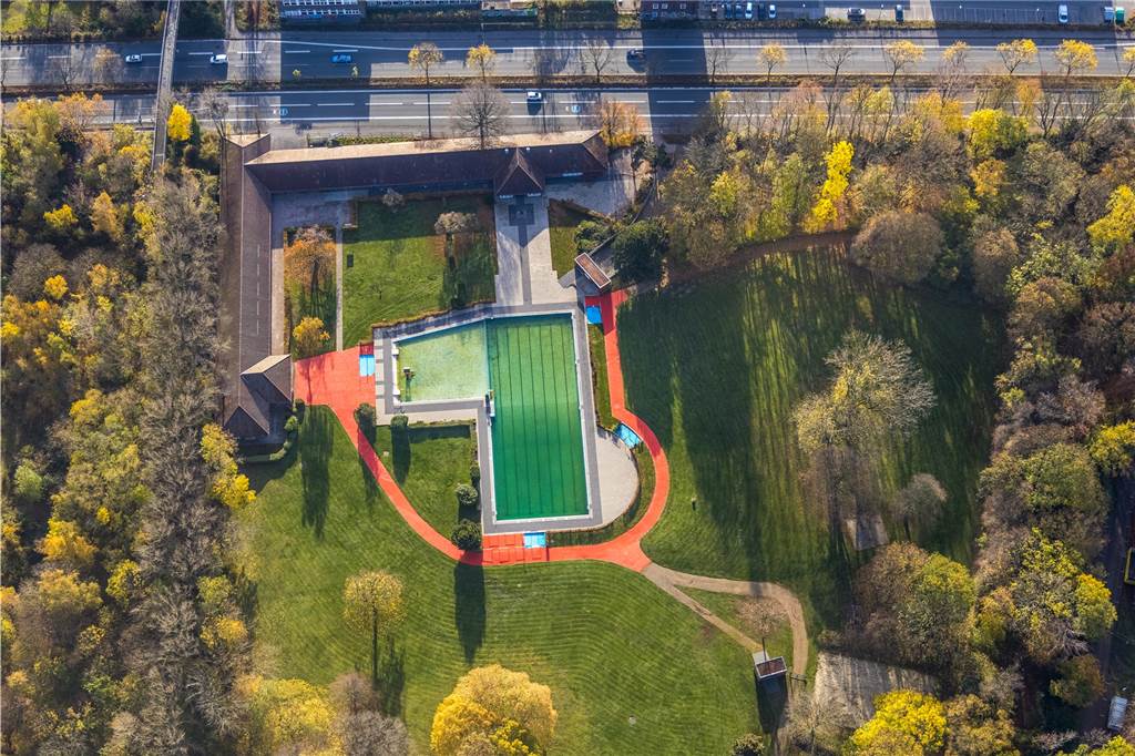 Dortmunder Freibad öffnet 2021 nicht – endgültige Schließung befürchtet Das Freibad Stockheide liegt am Rande des Hoeschparks direkt an der Brackeler Straße (oben). Seine Zukunft ist ungewiss.