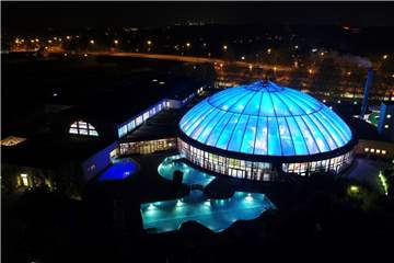 Das Freizeitbad Atlantis hebt ab Freitag einige Corona-Beschränkungen auf.