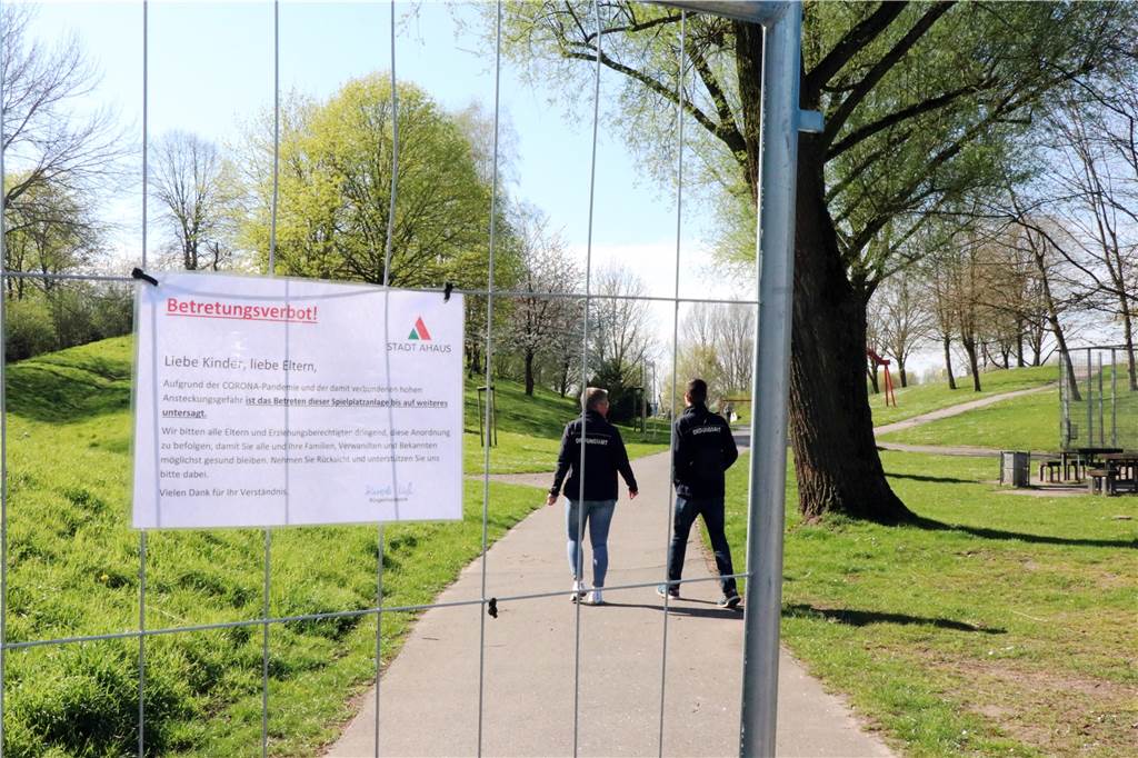 Das Freizeitgelände Ork (Monte Klamotte) darf im April nicht betreten werden. Trotzdem gab es hier bisher schon ein paar Verstöße gegen das Kontaktverbot. Mitarbeiter des Ordnungsamts kontrollieren das Gelände deswegen regelmäßig.
