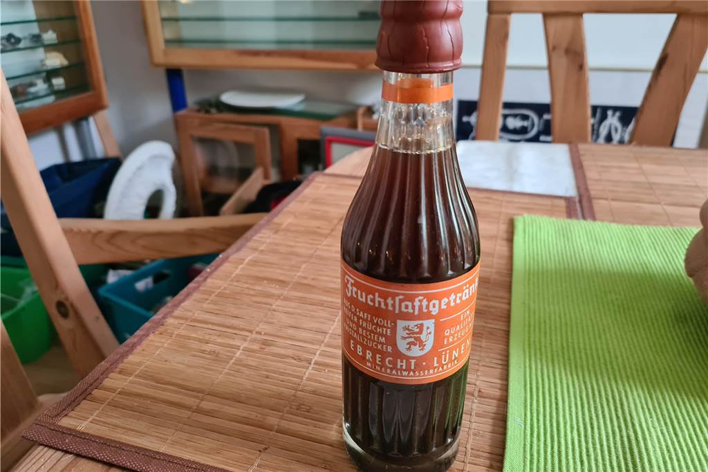 Limonade aus Lünen ist 90 Jahre alt: Skurriles Fundstück Das "Fruchtsaftgetränk" stammt von Karl Ebrechts Betrieb in Lünen.
