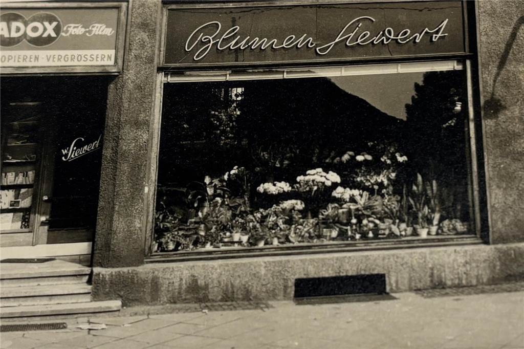 Ein Leben in der Gärtnerei Das frühere Geschäft von Blumen Siewert an der Eckernerstraße. Dieses Bild entstand Ende der 1950er-Jahre.