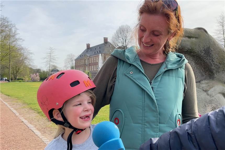 Schlossgarten-Besucher genießen das Wetter - So wird es über Ostern Das Frühlingswetter lockte einige Besucher in den Schlossgarten in Ahaus. Vor allem Familien nutzten das gute Wetter in der ersten Ferienwoche für Unternehmungen.