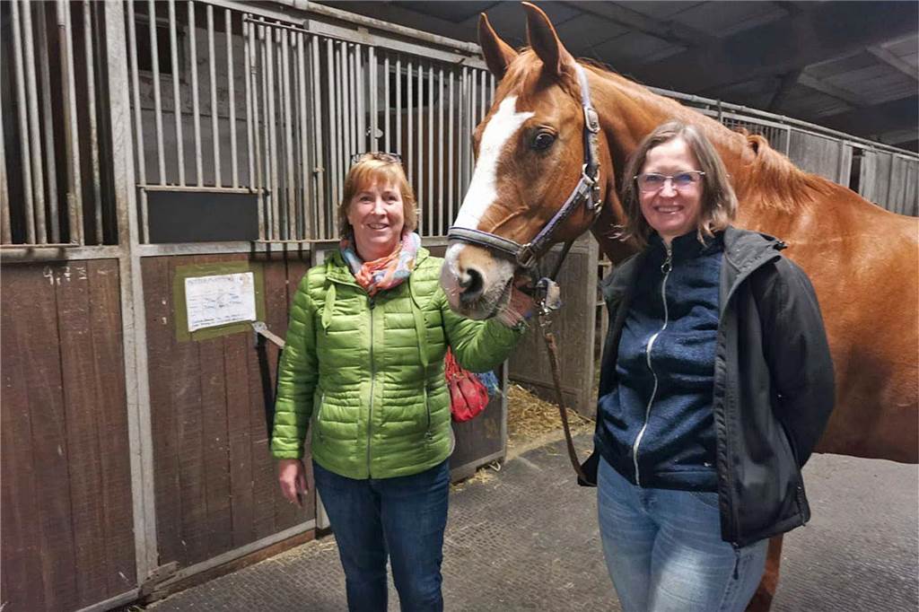 Förderprogramm rettet ZRFV Kirchhellen vor Schließung Das Führungsduo Elke Kirchfink (Geschäftsführerin) und Corinna Grove verbringt nahezu jede freie Minute im Stall.