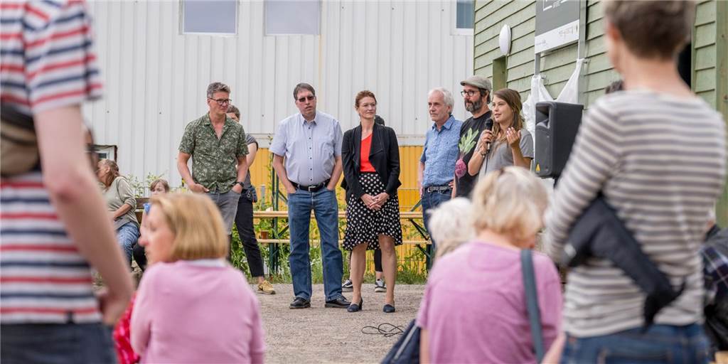 Gärtnerei Grünfrau offiziell eröffnet: Gärtnern als soziale Perspektive Das Gärtnereiprojekt „Grünfrau“ hat jetzt die Eröffnung gefeiert. Viele Interessierte waren gekommen.