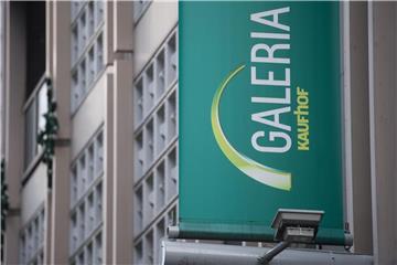 Das Galeria Kaufhof Logo ist an der Fassade einer Kaufhof-Filiale angebracht. Foto: Marijan Murat/Archiv
