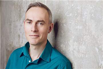 Das Gastspiel von Johann König hat der Veranstalter um ein Jahr verschoben. Der Komiker kommt nun am 14. Mai 2022 in die Stadthalle Castrop-Rauxel.