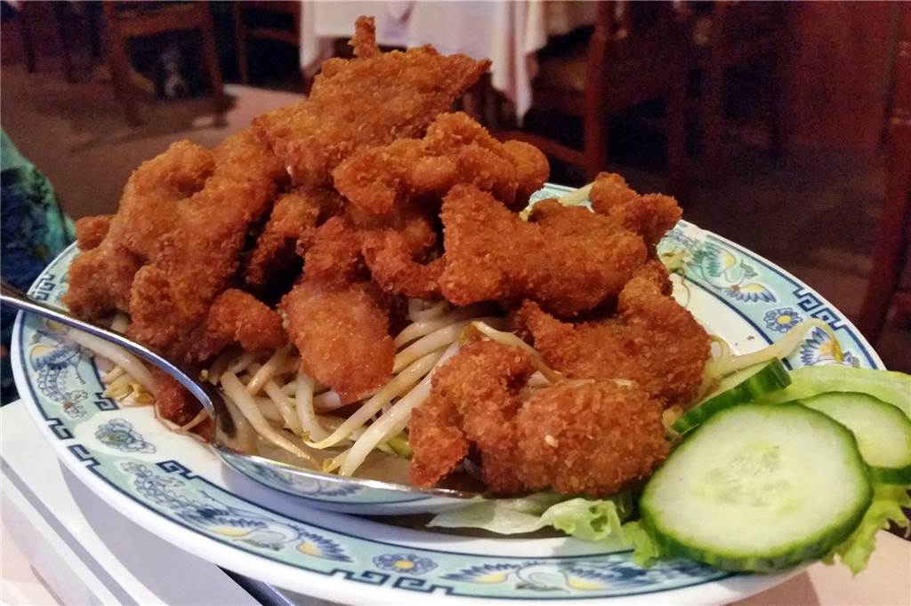 Asia-Restaurant „Golden Dragon“ überzeugt mit Charme und Spezialitäten aus Fernost Das gebackene Schweinefleisch auf Bambussprossen