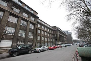 Das Gebäude des Fritz-Henßler-Berufskollegs im Brügmannblock in der  Innenstadt ist gut 100 Jahre alt.