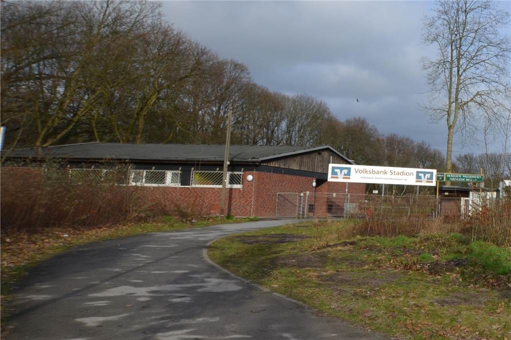 Stadion-Sanierung: Stadt begräbt Pläne für Sportpark im Volksgarten Umkleide-Gebäude im Volksbank-Stadion Mengede.