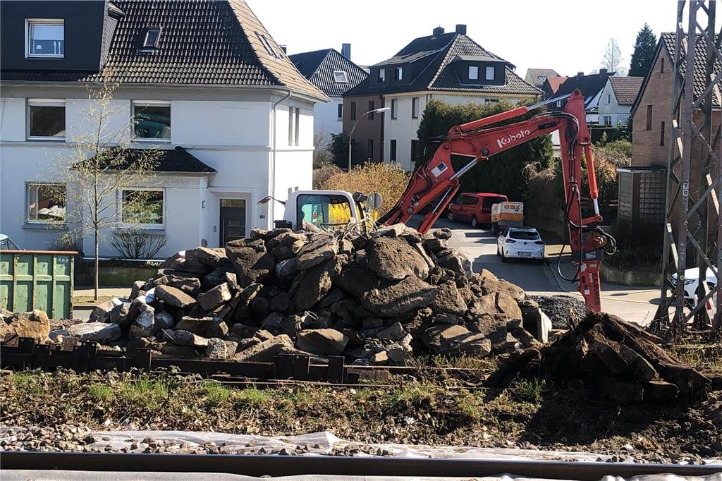 „Tor zu den Schienen“: Spatentisch eröffnet Bauarbeiten am Hauptbahnhof Das gesamte Gleis 4 am Lüner Hauptbahnhof wurde bereits abgetragen.