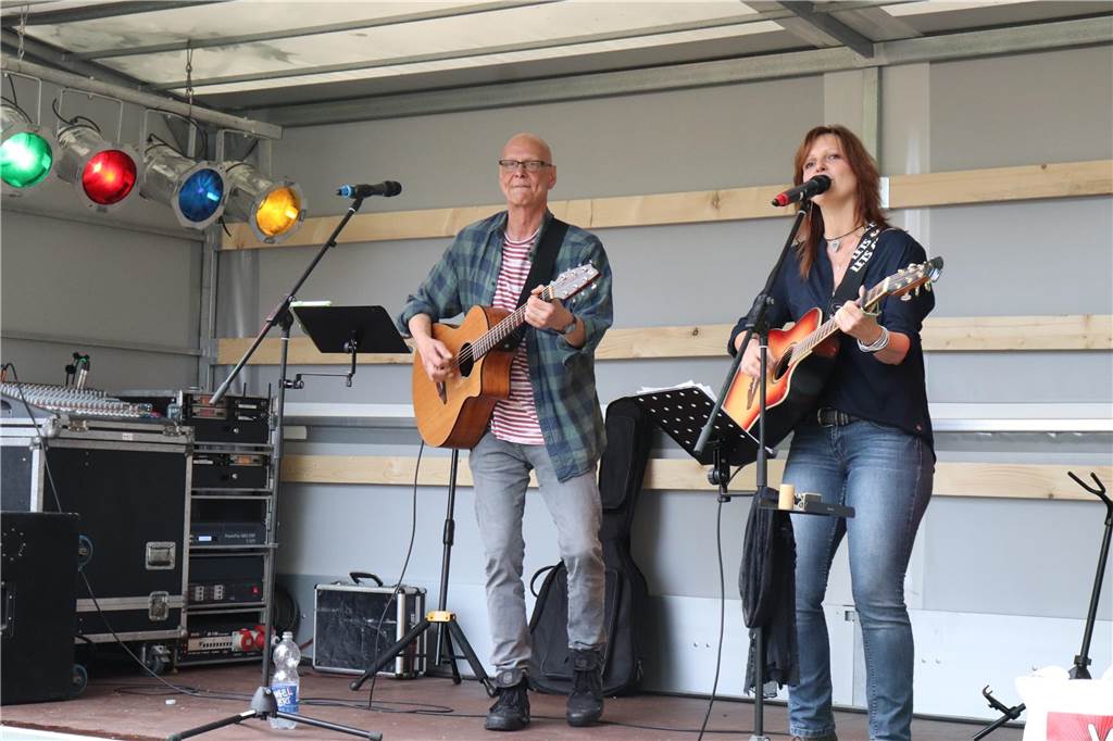 Bork feiert gemeinsam: An sieben Abenden bis zu den Sommerferien Das Gesangsduo „Die Zwei“ tritt zwei Mal während des Dorffestes in Bork auf.