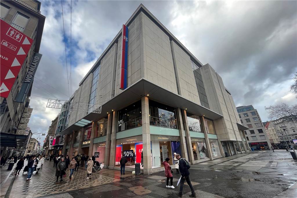 Weichen für die City werden gestellt: Wie sich der Westenhellweg verändert Das Geschäft in dem riesigen Bekleidungshaus P&C lief am Westenhellweg während des Insolvenzverfahrens im vorigen Jahr ganz normal weiter.