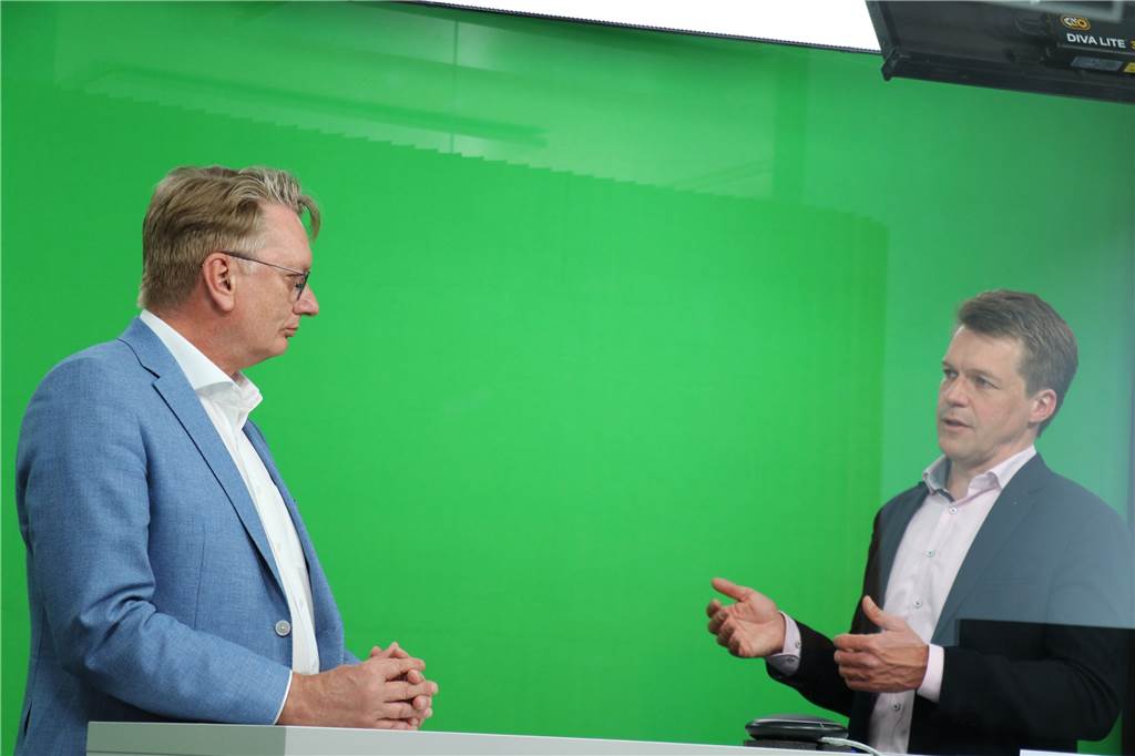 Markus Wagner (AfD) will Grenzkontrollen im Westen und Atomstrom Markus Wagner (AfD) und Redakteur Matthias Langrock während ihres Gesprächs im Studio.