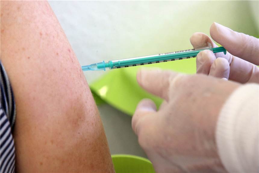 Jetzt dürfen sich auch Mitarbeiter von Lebensmittelläden impfen lassen Das Gesundheitsministerium gibt die Impfung jetzt für weitere Bevölkerungsgruppen frei.