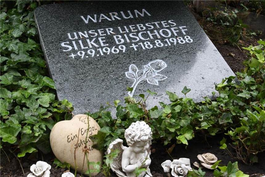 Das Grab der getöteten Silke Bischoff auf dem Friedhof in Heiligenrode. Foto: Carmen Jaspersen