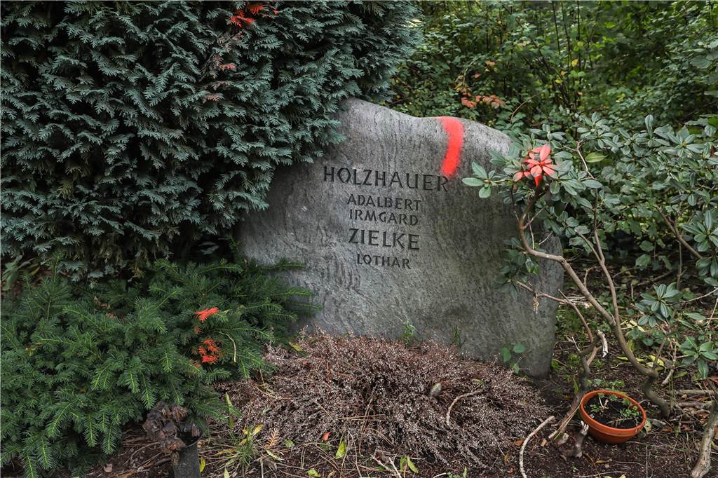 Das Grab wird abgeräumt.