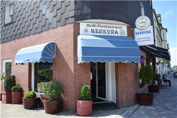 Das Grill-Restaurant Kerkyra verbreitet griechische Atmosphäre an der Kreisstraße.
