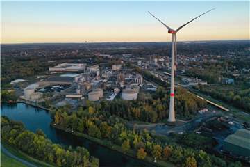 Das größte Windrad der Stadt dreht sich jetzt: Castrop-Rauxel hat die achte Windenergieanlage im Stadtgebiet. Es steht in Rauxel auf dem Werksgelände der Firma Rain Carbon / Rütgers Germany.