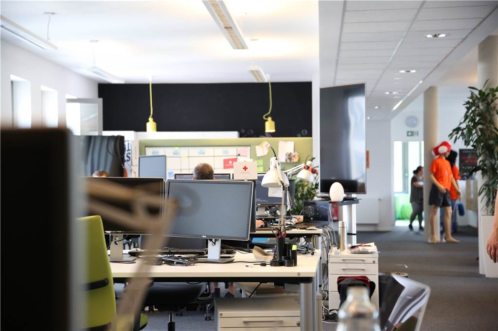Zalando in Dortmund sucht Personal - und einen neuen Standort Das Großraumbüro von Zalando in Dortmund. Aktuell ist es wegen Corona größtenteils verwaist.
